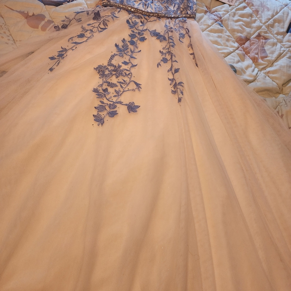 PROM DRESS - Picture 4 of 7